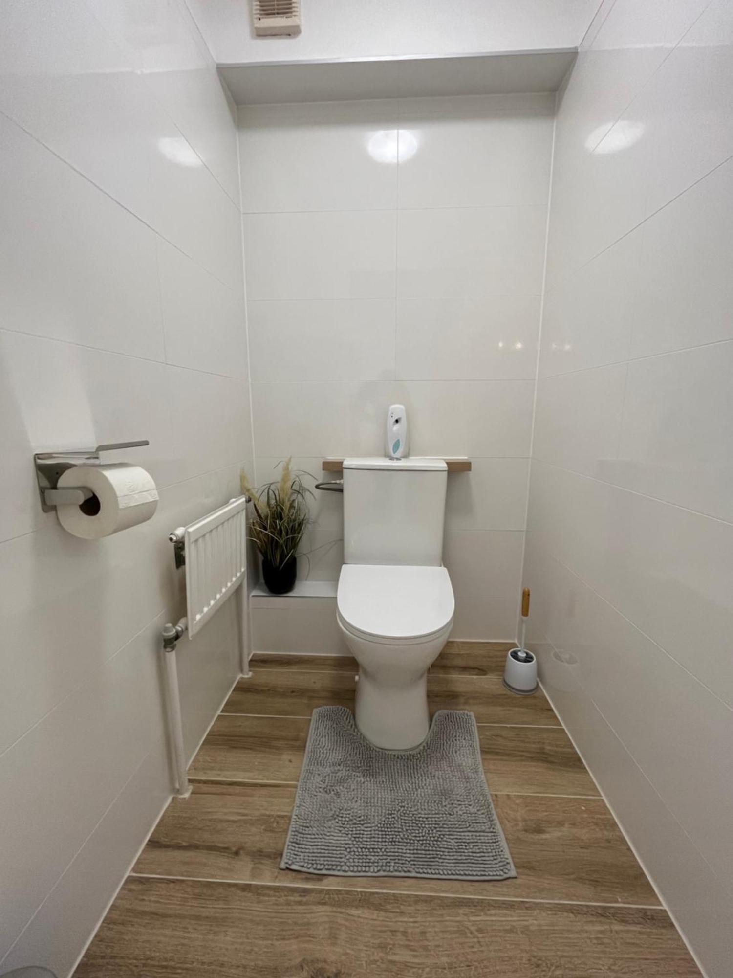 Traum Apartment Mit Pool+Balkon Wien Eksteriør bilde